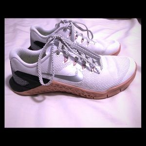 Women’s Nike Metcon 4 (White/Black/Blush) Sz US 7
